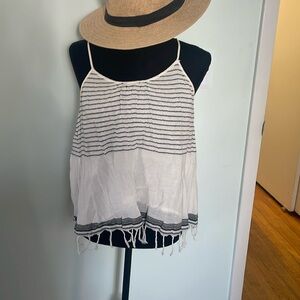 Kapitol large open back fringe tank